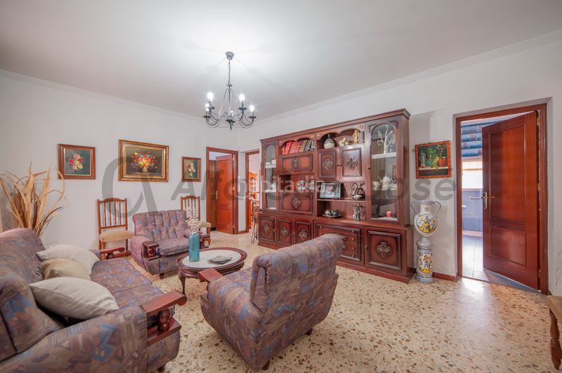 Foto 1a9ab697-9fb2-47ef-8372-ec2f29fb755d. Casa pareada . zona bulevar. san josé de la rinconada. en San Jose de la Rinconada