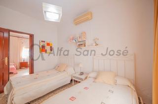 Maison jumelée à San Jose de la Rinconada. Casa pareada. zona bulevar. san josé de la rinconada.