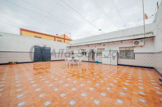 Towny house in San Jose de la Rinconada. Casa pareada. zona bulevar. san josé de la rinconada.
