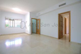 Location Maison jumelée à Rinconada (La). Chalet adosado en alquiler en la rinconada