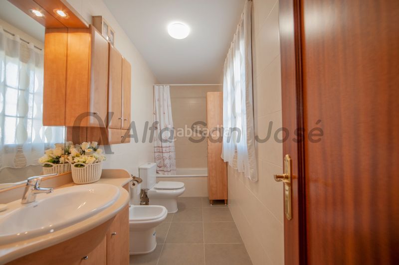 Foto a5faf6ab-ce6a-4df1-b75d-6ca857ba73ed. Casa adossada a Rinconada (La)