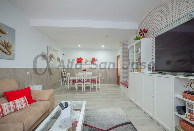 Foto b322eb6d-aec9-4be6-ae96-20e1650903ff. Casa adossada a Rinconada (La)