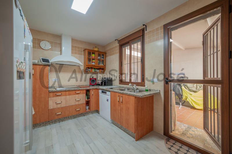 Foto f3485df8-d7bf-4053-bd5e-6e577188577b. Casa adossada a Rinconada (La)