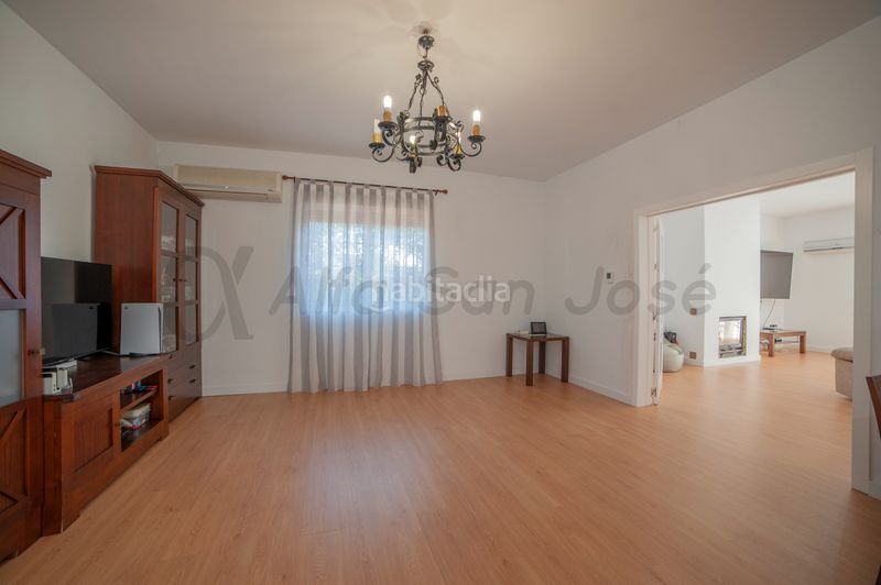 Foto 8d654a0d-5828-4137-8616-fa14fb3cc756. Xalet amb aparcament piscina a Rinconada (La)