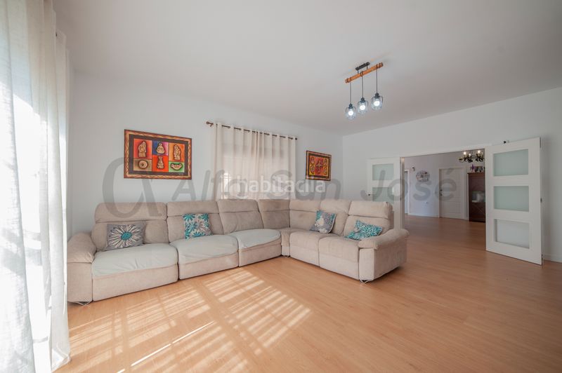 Foto fcb82ce0-b21c-4dbf-8d4f-f5983163fb11. Xalet amb aparcament piscina a Rinconada (La)