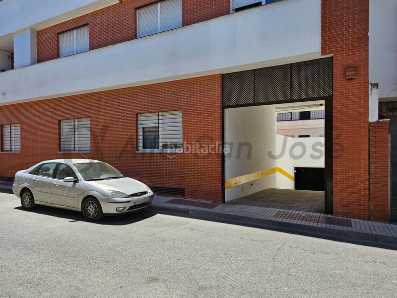 Foto 6f68a8db-aecc-4bb0-8ced-3f62534472b0. Lloguer aparcament cotxe a calle el malecón 24 a San Jose de la Rinconada