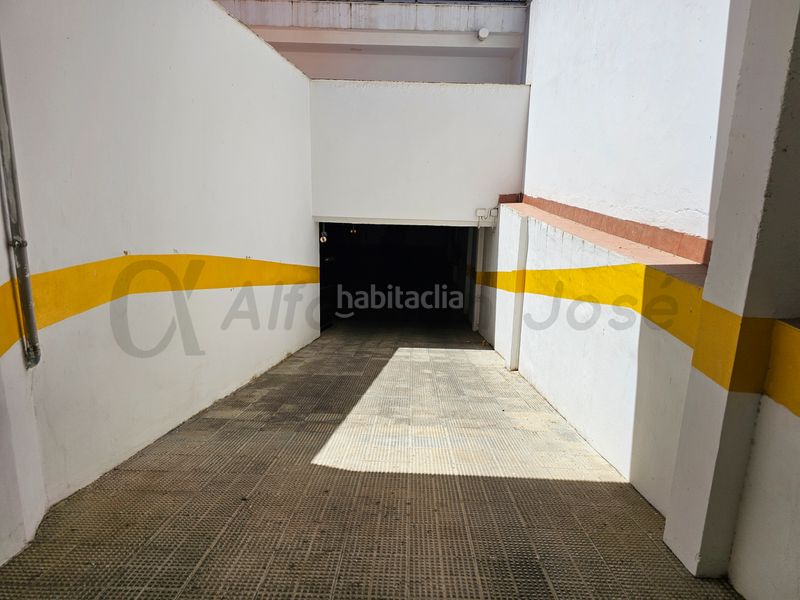 Foto a4430c63-b6ff-4f8f-b231-3e527be25e05. Lloguer aparcament cotxe a calle el malecón 24 a San Jose de la Rinconada