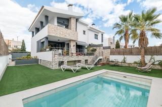 Xalet  Calle aguas blanquillas. Se vende casa en la zubia