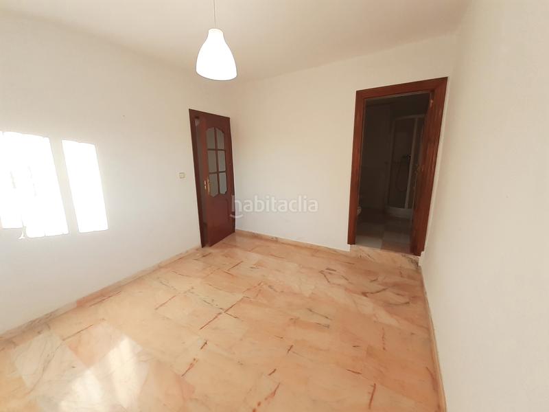 Foto 04c75216-552d-4956-bfce-bb13782cef83. Casa aparellada amb aparcament a Gójar