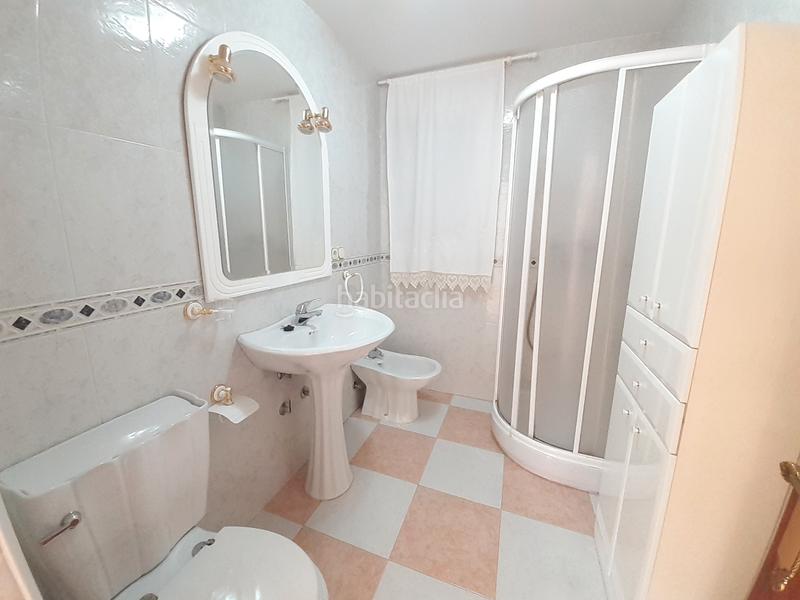 Foto 702b14a2-2003-4115-b0bf-e256e2a88422. Casa aparellada amb aparcament a Gójar