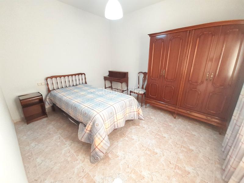 Foto be93b865-45ee-482c-8e0c-b5a77a421780. Casa aparellada amb aparcament a Gójar