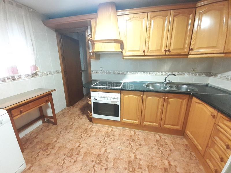 Foto d2c1e263-9bc3-4a8c-9793-8e1e21165bee. Casa aparellada amb aparcament a Gójar