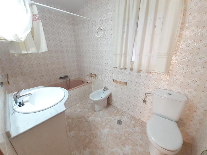 Foto fcd90999-c1f6-406d-af52-b3c793af885a. Casa aparellada amb aparcament a Gójar