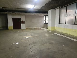 Rent Industrial building in Calle gamonal 33. Nave industrial en alquiler