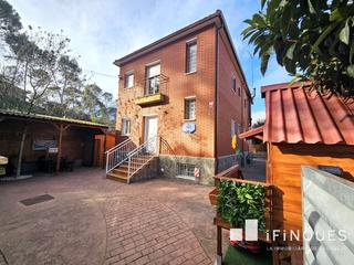 Maison à Mira-sol. Chalet ideal para 2 familias en sant cugat!