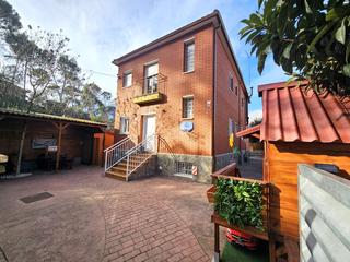 Casa a Mira-sol. Chalet ideal para 2 familias en sant cugat!