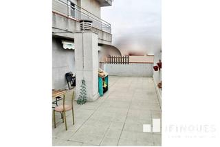 Pis a Ca n'Oriac. Gran piso esquinero con terraza y balcon