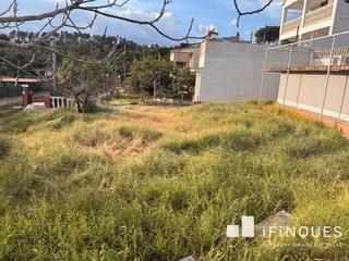 Wohngrundstück in Santa Eulàlia de Ronçana. Terreno con piscina y conexion a la luz