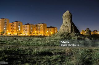 Casa adossada a Les Arenes - La Grípia - Can Montllor. Casa a reformar en la gripia
