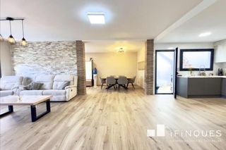 Etagenwohnung in Poble - Casc Antic. Gran piso tipo casa, único en castellar..!!
