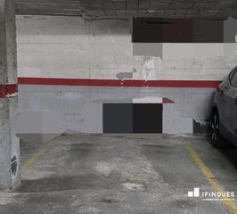 Car parking in Creu Alta. Plaza de parkig para coche grande en sabadell