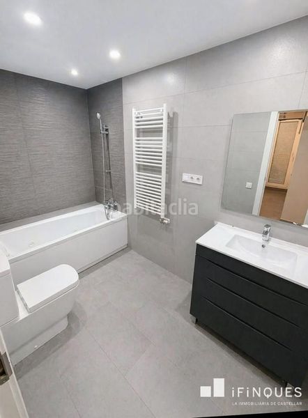 Foto 725c1d2c-44ce-433a-9d7c-29fdeb73c1aa. Pis amb calefacció a Eixample Sabadell