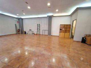 Lloguer Local Comercial a Espai Tolra - Els Pedrissos - Can Carner. Local de alquiler