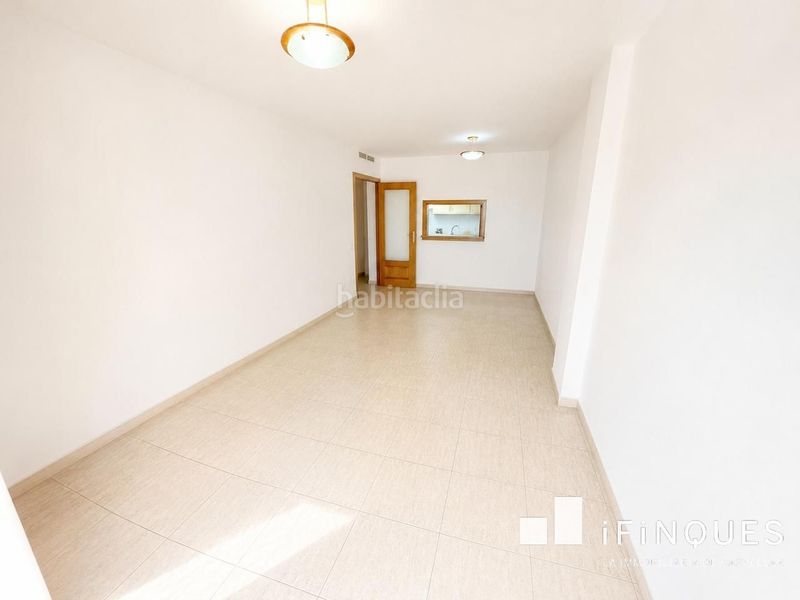 Foto fcbf6c31-e9da-4910-925c-97d2124a96c4. Planta baixa a Segur Platja Segur de Calafell