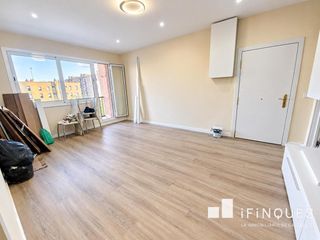 Flat in Espronceda. Piso reformado, muy luminoso y con balcón