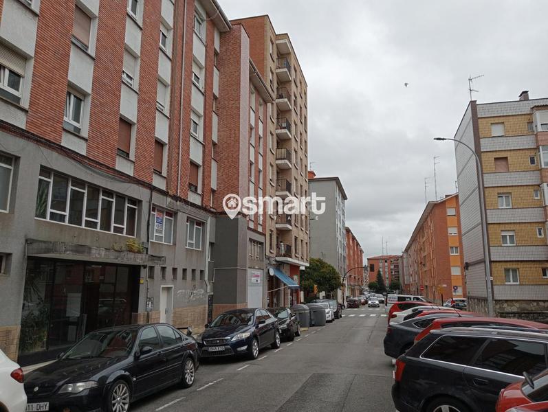 Foto c48c322a-ecd5-4226-af9e-edcfbf231e1f. Piso  3 dormitorios en pumarin, calle extremadura gijon en Gijón
