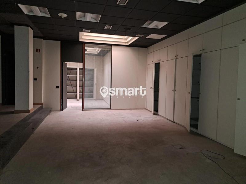 Foto f7fd9a80-50eb-4ed0-a71d-157ab3cb1914. Locale commerciale in Parque San Francisco - Uría Oviedo