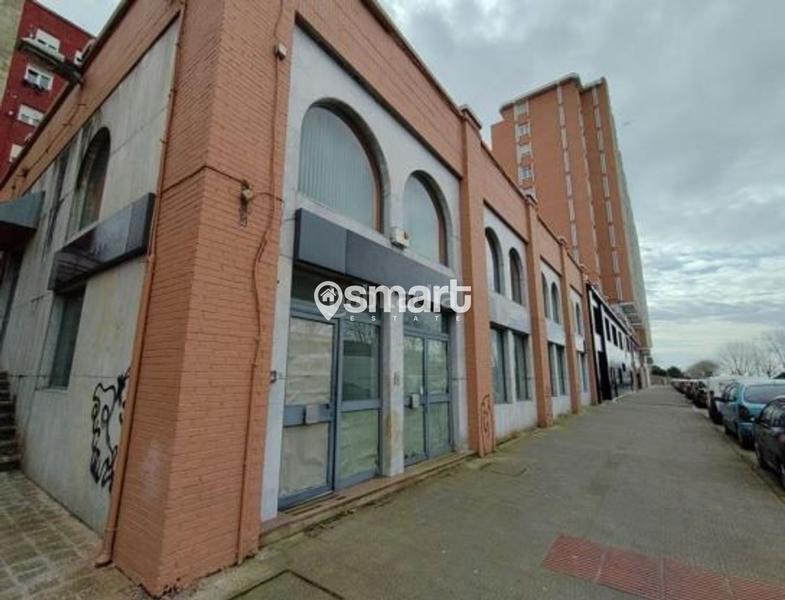 Foto 01d58f8e-2565-416e-a52b-3b2c30de5b57. Local comercial avenida de Los Castros sn en Los Castros Santander