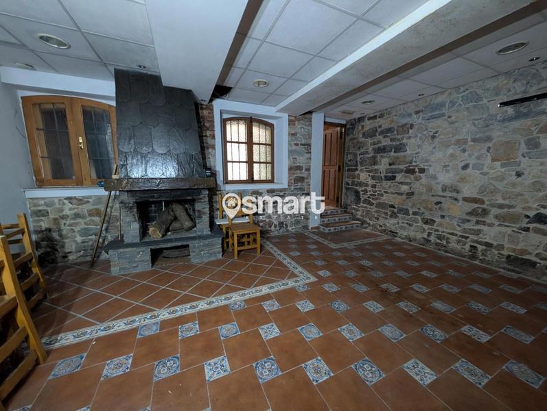 Foto 0d9057aa-07a8-4df0-8049-e3e6e148cfcd. Edifici a Salas