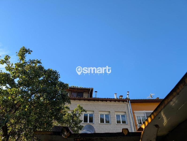 Foto eda05f5f-686a-41df-b76a-669737523711. Edifici a Salas