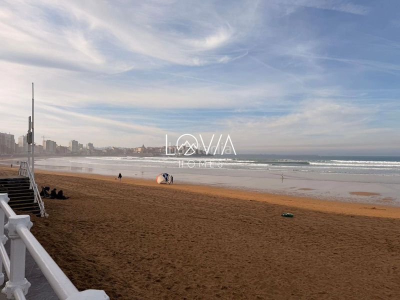 Foto c2c9260f-42c6-417d-a487-188f1fc93104. Pis a La Arena Gijón