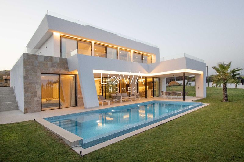 Foto 19bde810-dc24-4ff7-8b74-e166fe271b02. Casa amb aparcament piscina a Valle Romano Golf Estepona