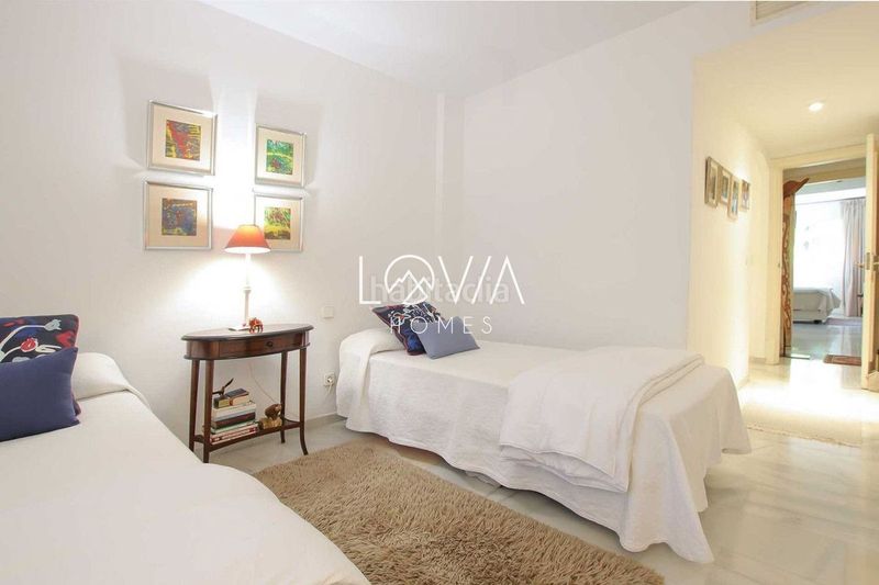 Foto 414b16c8-709f-47b7-9719-aa920efe9a37. Pis amb aparcament piscina a lomas de Marbella club Marbella