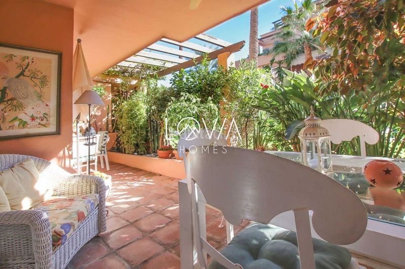 Foto 5d319637-d38c-4012-b03d-8912dedae2c6. Pis amb aparcament piscina a lomas de Marbella club Marbella