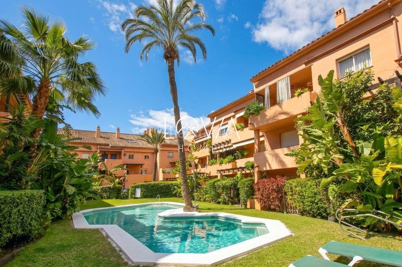 Foto b2ab8faa-cebb-4a08-a468-abefd8abc227. Pis amb aparcament piscina a lomas de Marbella club Marbella