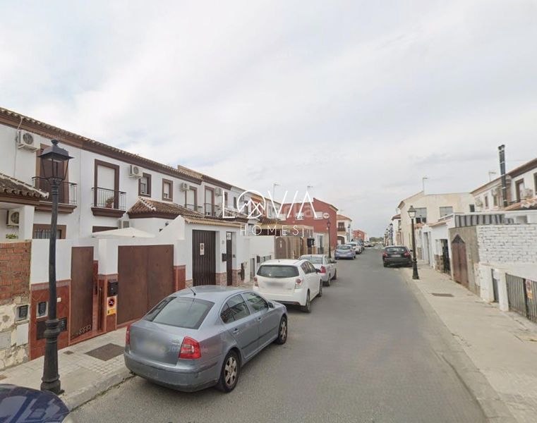 Foto 1d6b9571-44cb-46de-b4d4-d34a5a103010. Casa adossada a Pilas