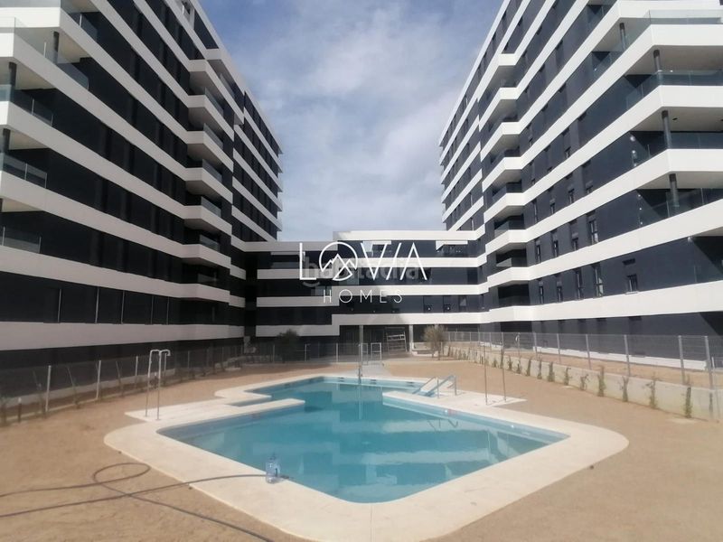 Foto d0e2156c-8119-4601-bdb1-9ec82e68eb93. Pis amb aparcament piscina a Entrenúcleos Dos Hermanas