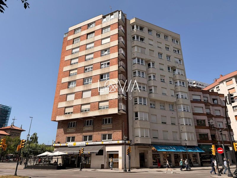 Foto 5cf71bba-daf8-423d-8c49-b5013a0b71e0. Pis amb terrassa a Centro Gijón
