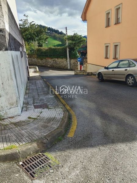Foto b60202ee-94cd-4252-8da0-a2b471986ae9. Aparcament cotxe a Limpias