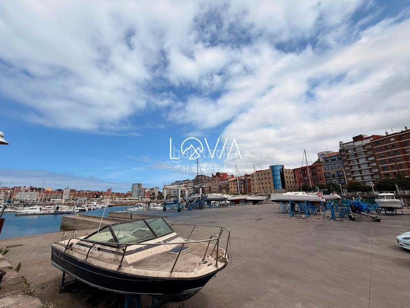 Foto cc949556-bcf8-4ff3-97d9-a8a1a9f4f6b9. Local comercial a Centro Gijón