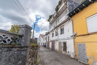 Haus  Adarzo. Casa con carácter tradicional y fachada encalada.propiedad con e