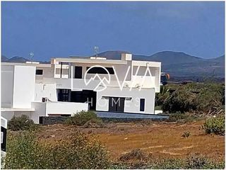 Casa  A la geria. Se vende piso en venta con rentabilidad en  yaiza  las palmas