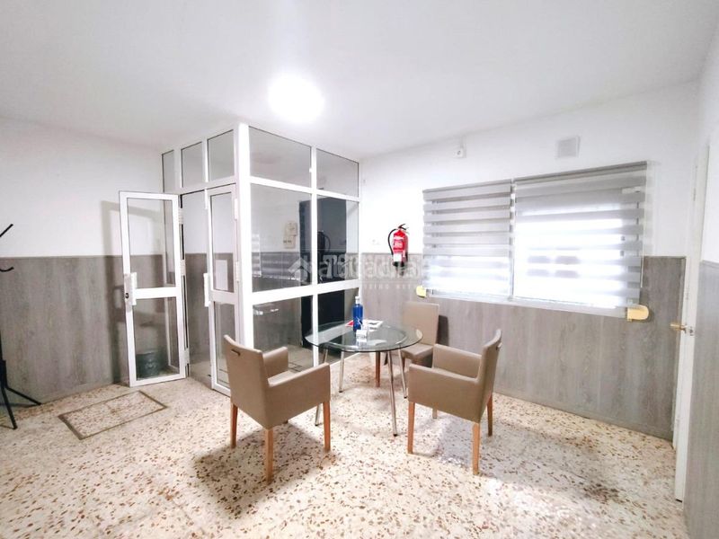 Foto e6a5ffdf-6eb7-4a3c-b7ca-ffd4e0f52ba5. Local comercial a Coria del Río