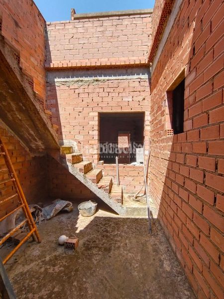 Foto d9b2c8a7-17ff-4c3c-af9e-10729aa37422. Doppelhaus in Coria del Río