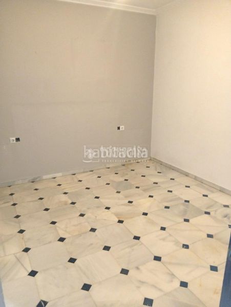 Foto 1cf7fa6f-d511-490d-9bb6-1230a76e5c3b. Casa aparellada amb aparcament a Coria del Río