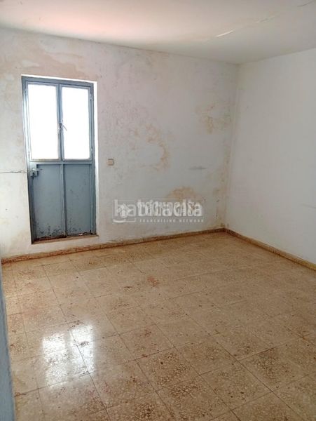Foto 24bf0e40-31a2-42eb-9ee9-334e585f1780. Casa aparellada amb aparcament a Coria del Río